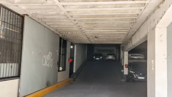 Cochera en Eva Perón 2400