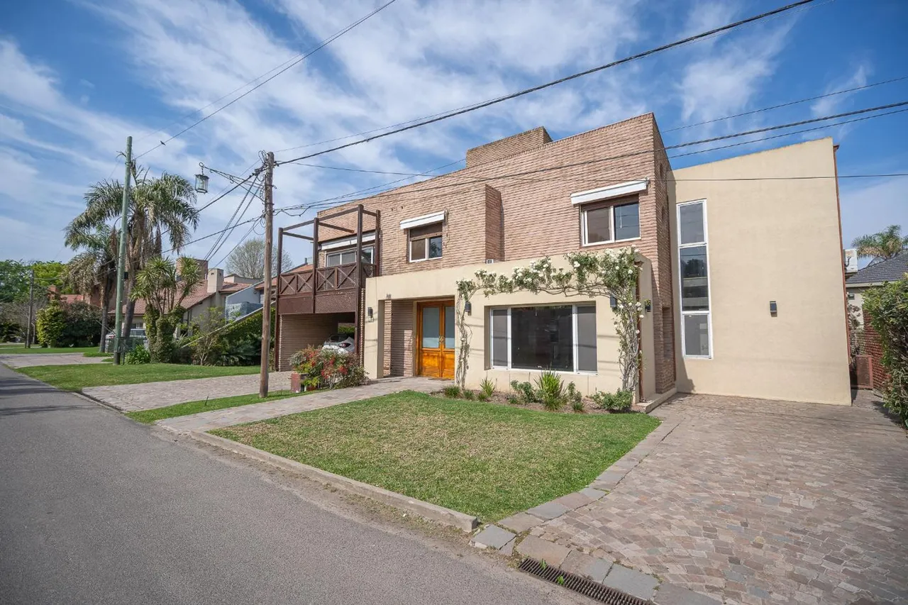 Casa en San Miguel de Ghiso. Bella Vista Av. Santa Fe 2800