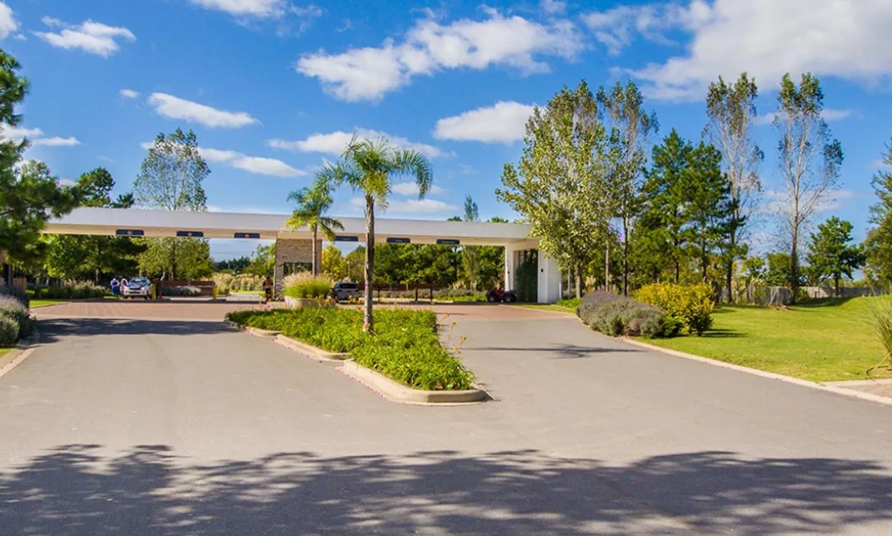 Lote en Los Robles 5900