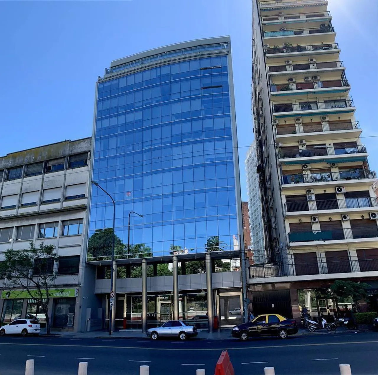 Oficina en Avenida Luis María Campos 500