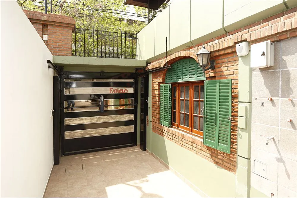 Casa en Moliere 2400