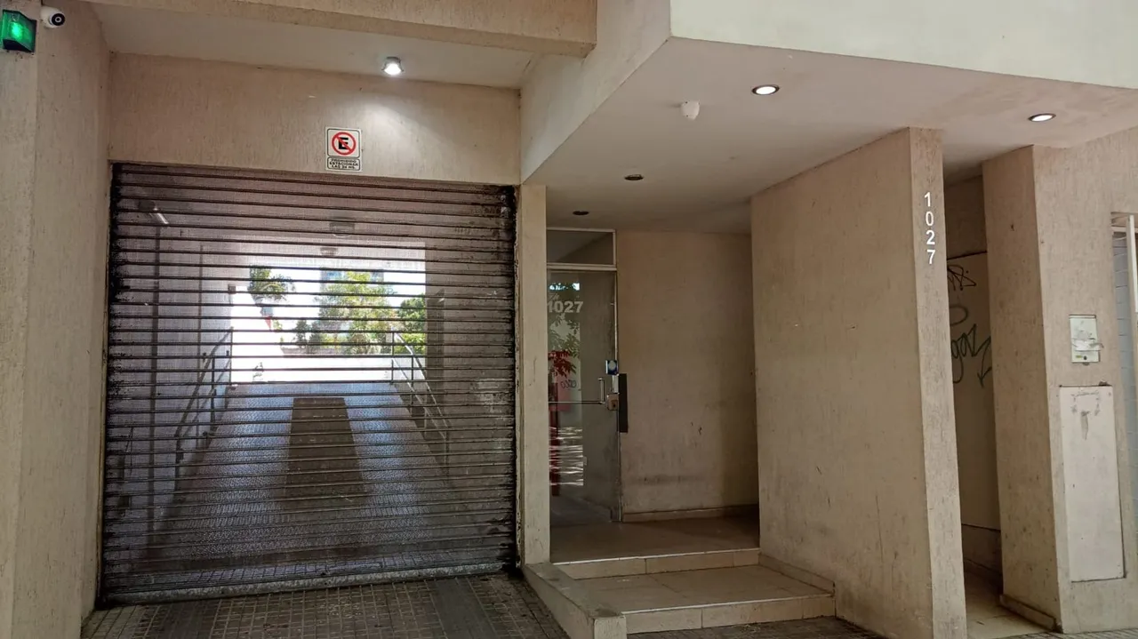 Cochera en 43 E/ 15 y 16 1000