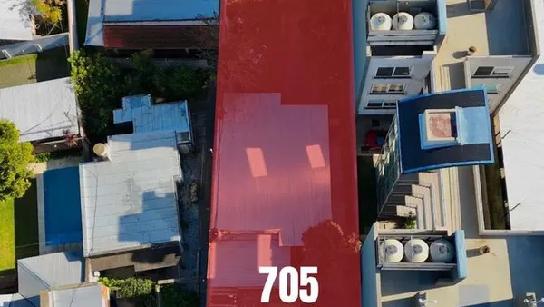 Casa en Alsina al 500