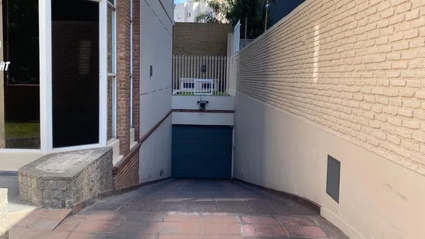 Cochera en venta cochera en Ramos Mejía, edificio de categoría, seguridad 24hs