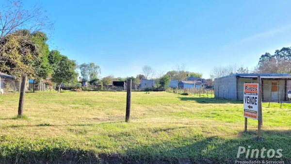 Terreno en Tavella (e/ Artigas y Pasteur)