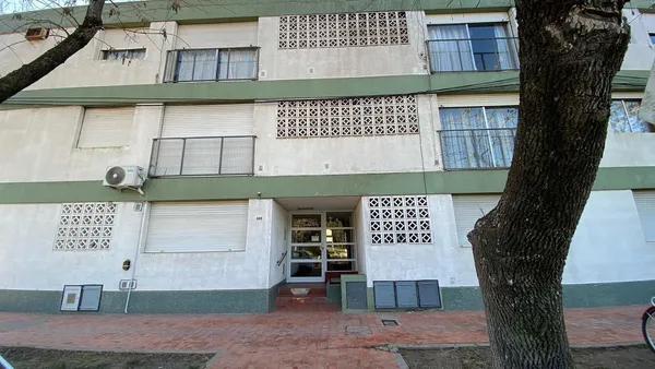 Departamento en Rivadavia y Avellaneda
