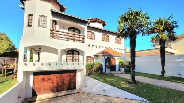 Casa en Blas Parera 752