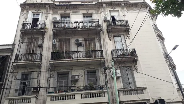 Oficina en Virrey Olaguer y Feliu al 2400