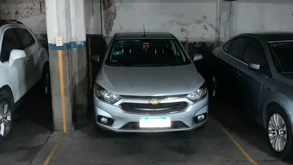 Cochera en Carabobo al 500