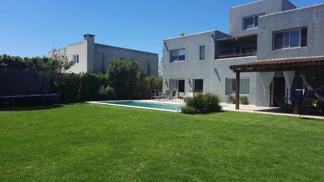 Casa en Talar del Lago 2 lote al 400