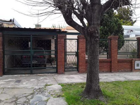 Casa en Lagos Lino al 1200