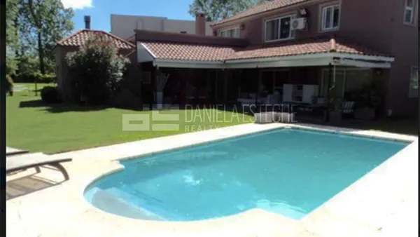 Casa en Ayres de Pilar