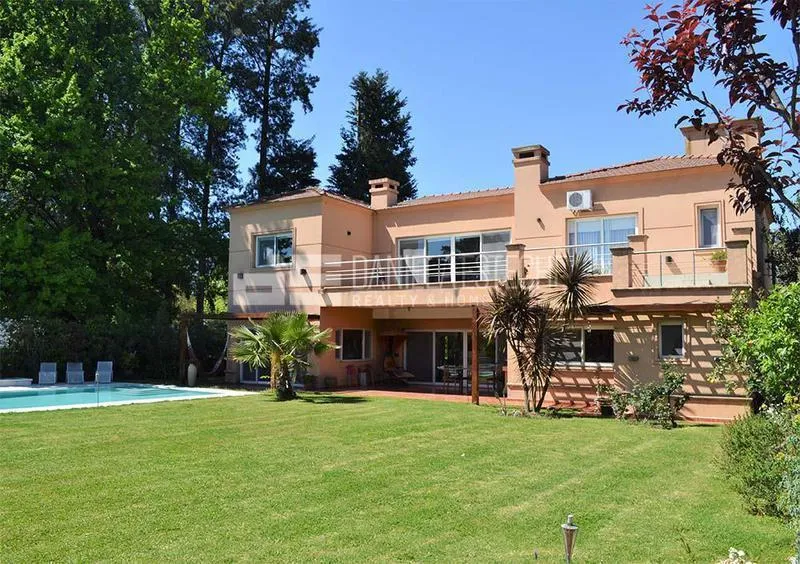 Casa en San Mateo y Comodoro Rivadavia