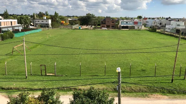 Terreno en 499 e/4y5 (UF.14)