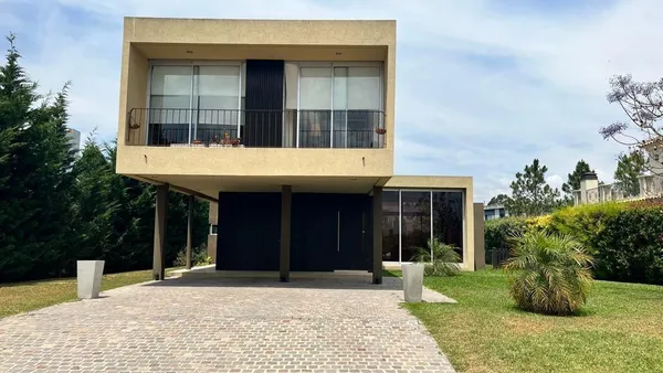 Casa en Barrio Privado Valdevez - TRISTAN SUAREZ