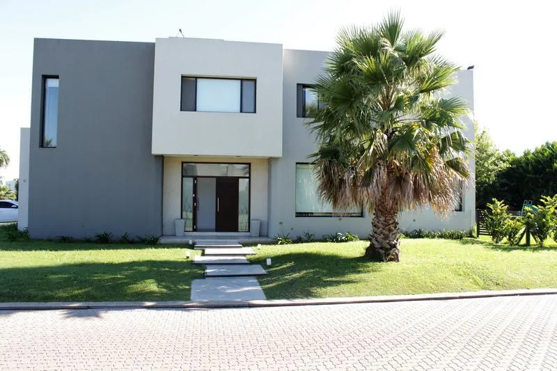 Casa en Av. Fuerza Aerea al 4200