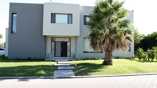 Casa en Av. Fuerza Aerea al 4200