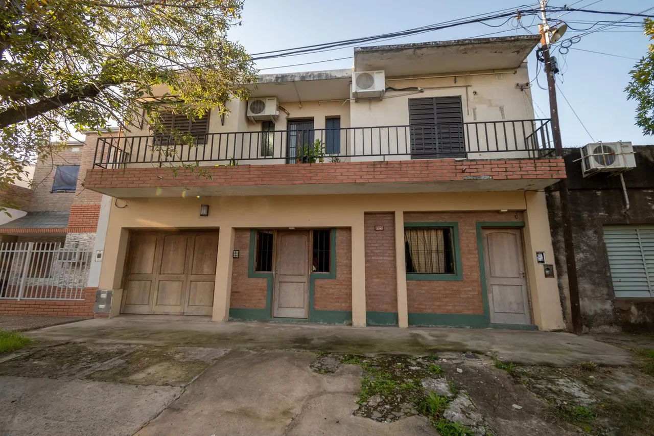 Casa en angel cassanello al 3300