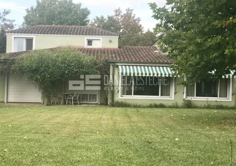 Casa en Ayres de Pilar
