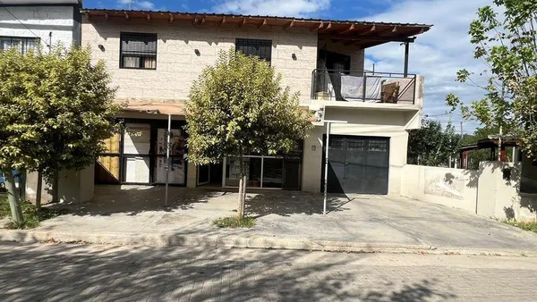 Casa en IMPECABLE CASA + 2 LOCALES CON VISTA A LAS SIERRAS SOBRE COLECTORA DE RUTA 38 Y A 100M DEL RIO