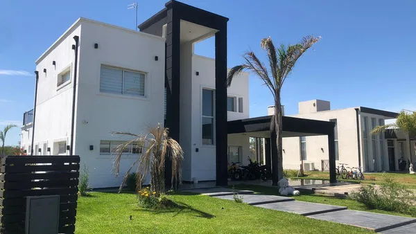 Casa en LAGOS DE CANNING 1