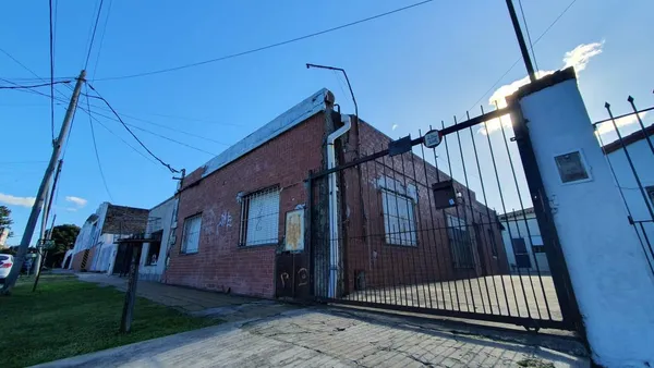 Casa en Tres de Febrero 158 (Ex Soberania Nacional)