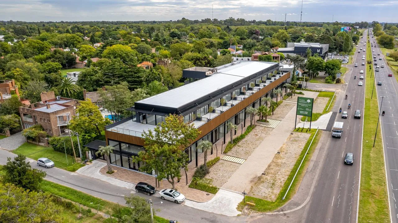 Oficina en Cno Centenario y 493 - Paseo Gonnet - Oficina 8