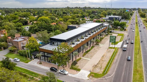 Oficina en Cno Centenario y 493 - Paseo Gonnet - Oficina 9