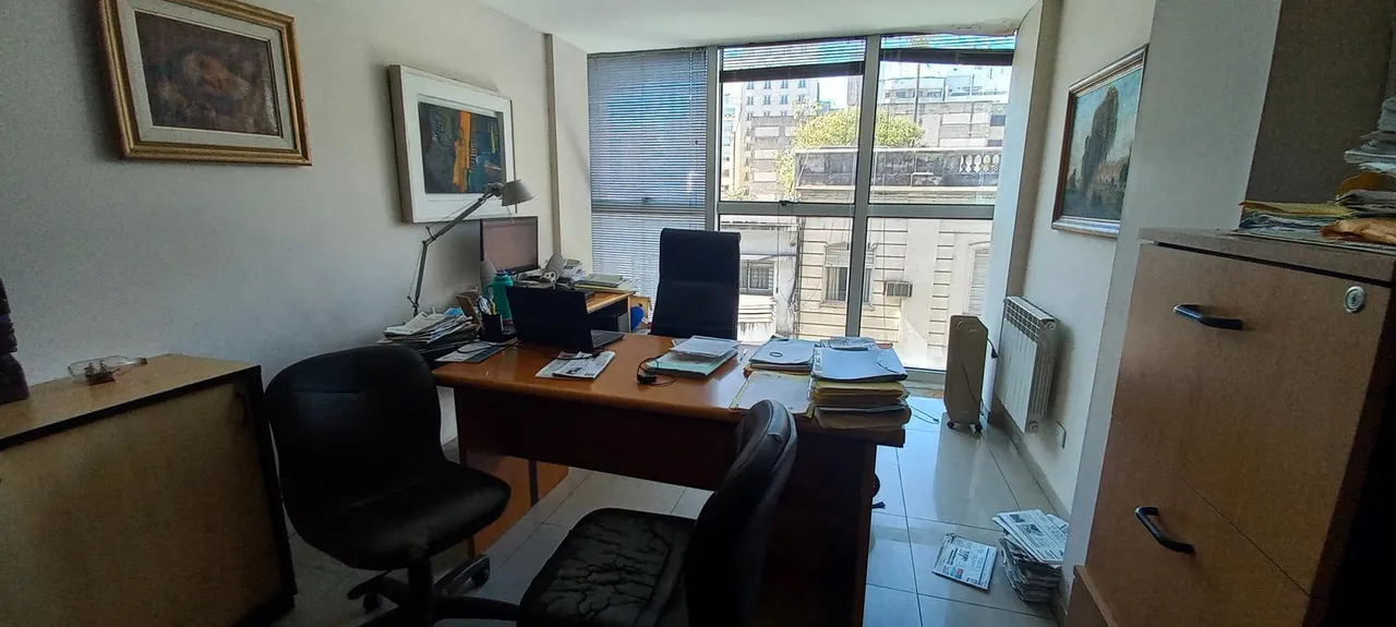 Oficina en Simon Bolivar al 350