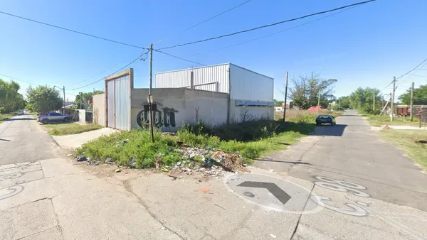 Terreno en 98 e/4y5 (LOTE 9)