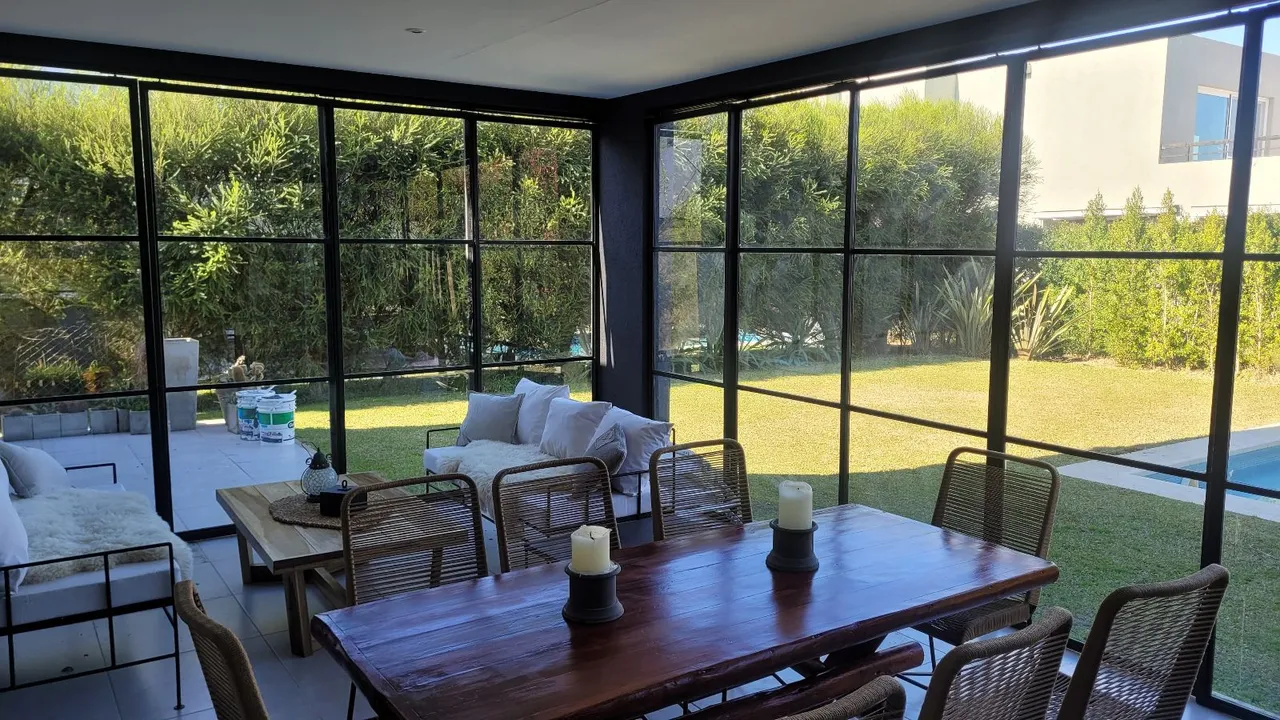 Casa en Los Lagos alQUILER ANUAL Y TEMPORARIO CON MUEBLES , SOBRE LOTE INTERNO, SOL TODO EL DÍA!