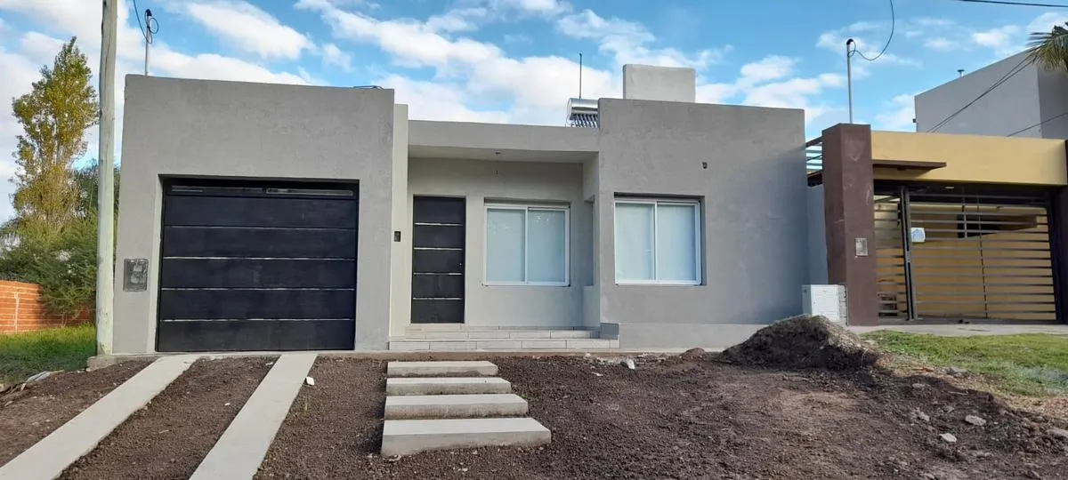 Casa en DON BOSCO al 2600