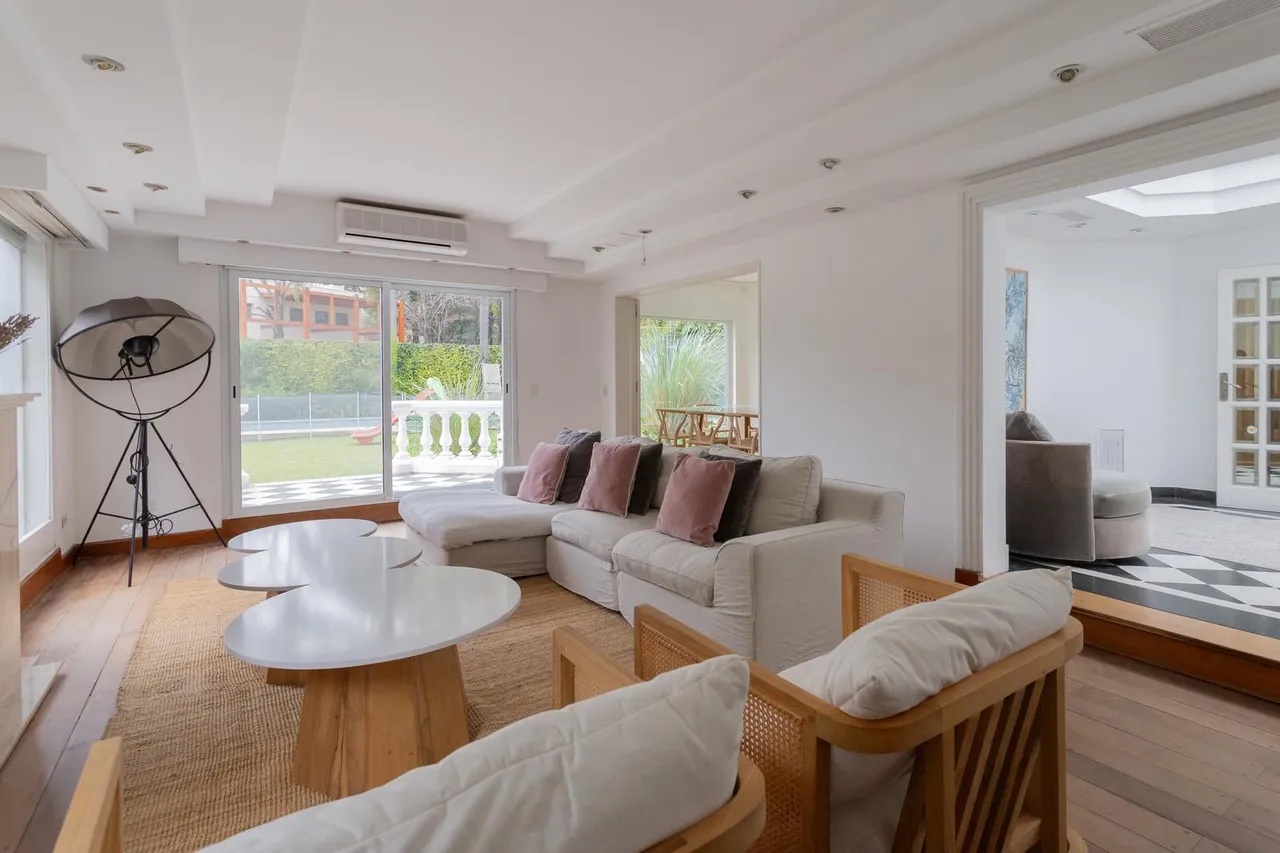 Casa en Avellaneda al 3000 - Barrio Cerrado