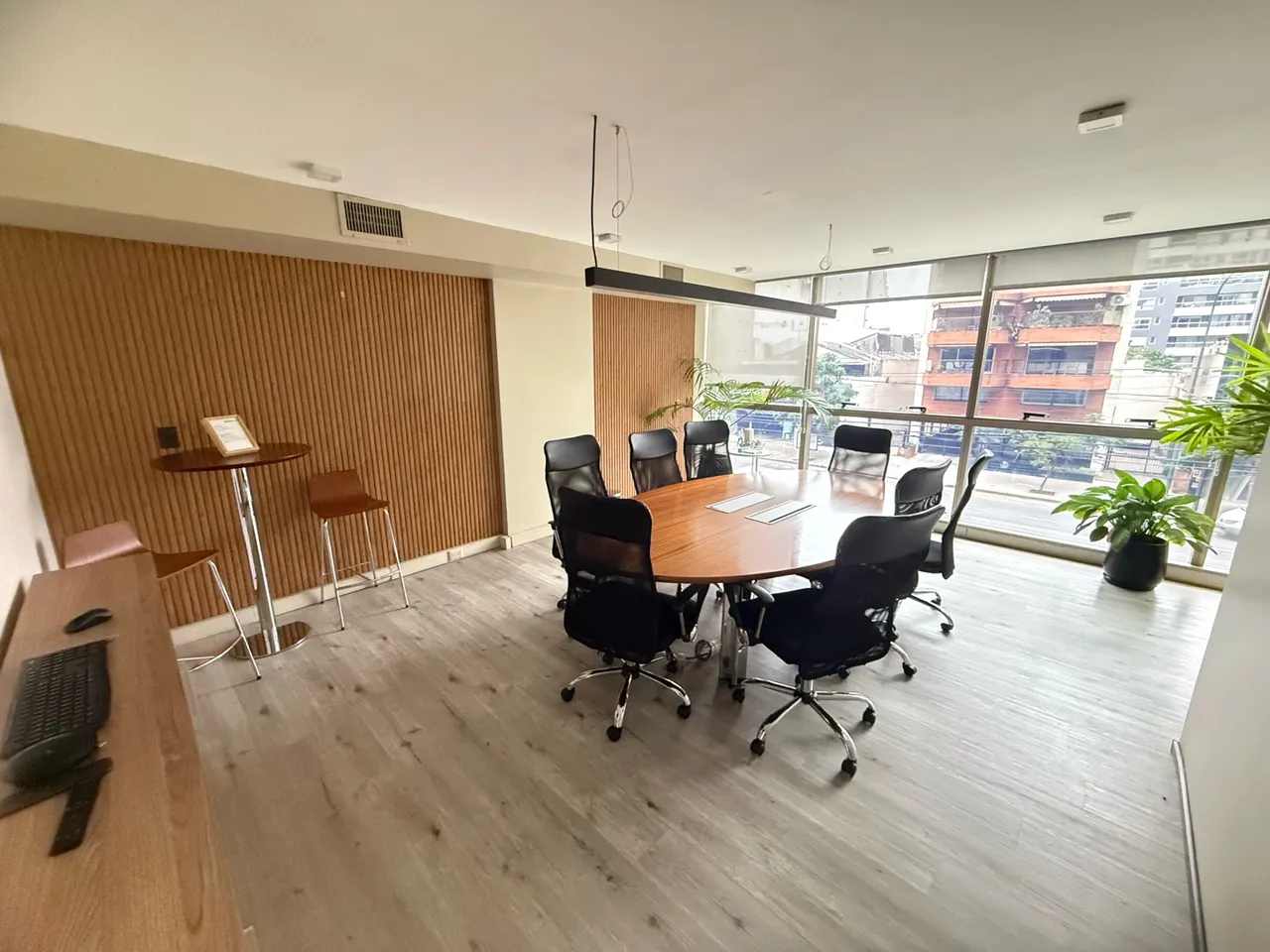Oficina en Libertador al 5900