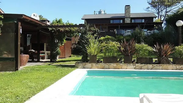 Casa en alameda 207 al 1100