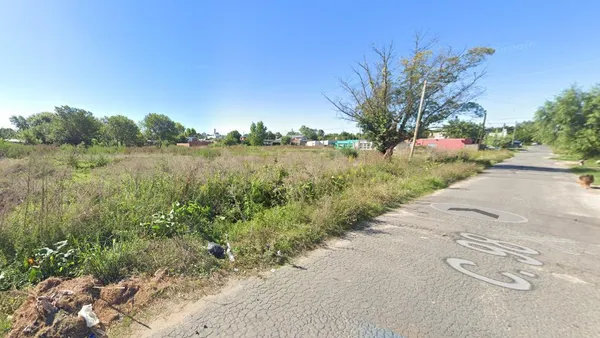 Terreno en 98 e/4y5 (LOTE 8)
