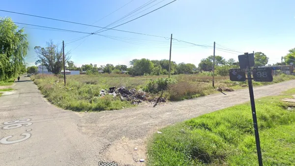 Terreno en 97 e/4y5 (LOTE 20)