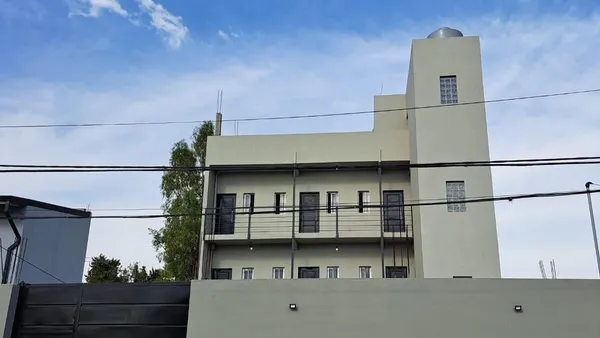 Departamento en Queirel al 600