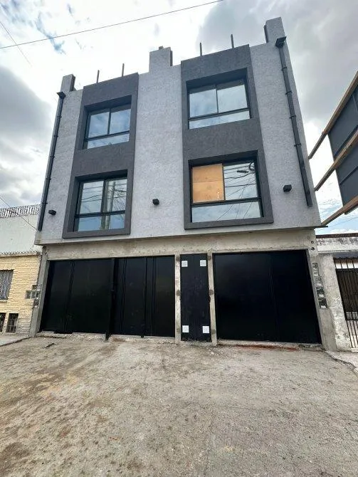 Departamento en JUNCAL 2348