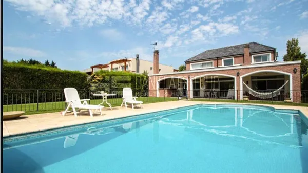 Casa en Ayres de Pilar