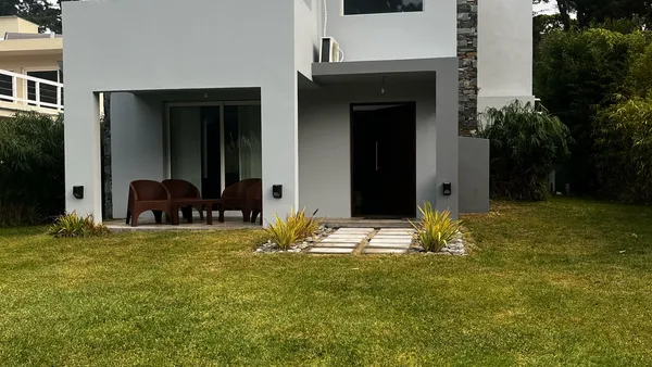 Casa en El Lucero al 900