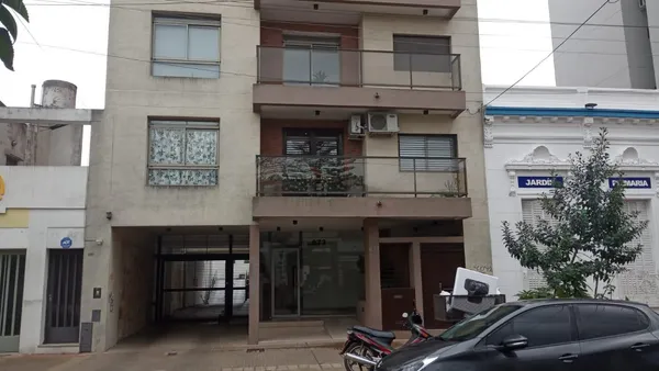 Departamento en 40 e/ 8 y 9 N 673 Piso 4 Dto C