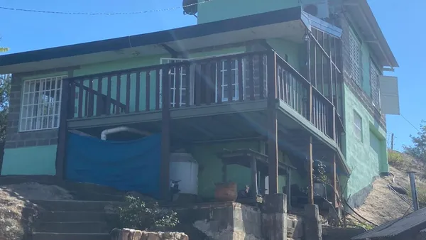 Casa en IMPECABLE FRENTE AL RÍO CON INCREIBLE VISTA A LAS SIERRAS Y AL LAGO