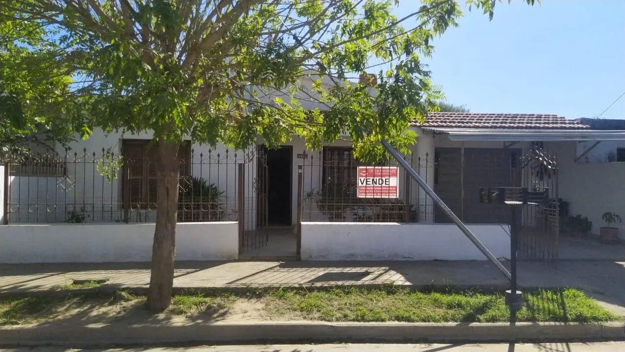 Casa en CASA EN VENTA EN B° ITUZAINGÓ 2 DORM + PATIO A 200M AV VUCETICH