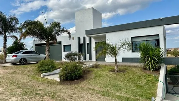 Casa en VILLA DEL LAGO