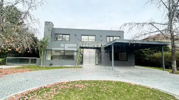 Casa en Ayres de Pilar