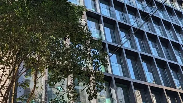 Oficina en Virrey arredondo al 2400
