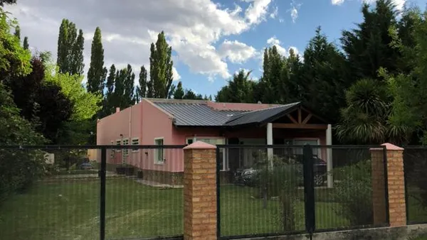 Casa en CASA 3 DORMITORIOS Y QUINCHO, ALDEA DEL VALLE BARRIO CERRADO PLOTTIER.