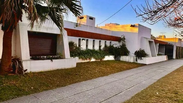 Casa en Intendente Tulissi al 1900