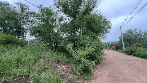 Terreno en A 300 ms DE LA BAJADA A AUTOVIA CON GRAN VEGETACION A 1.5KM DEL RIO COSQUIN